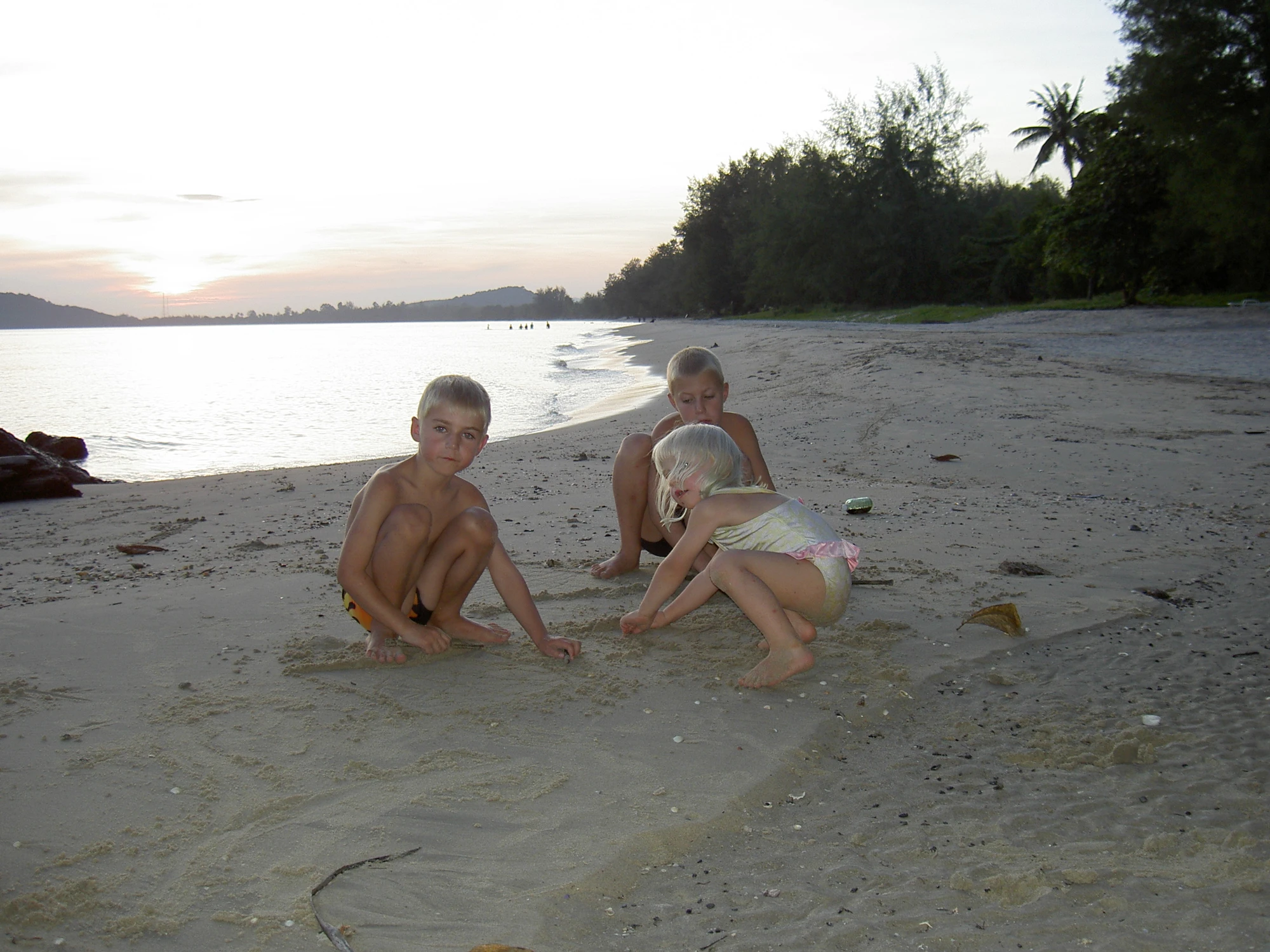 Strandlek med sandlopporna...