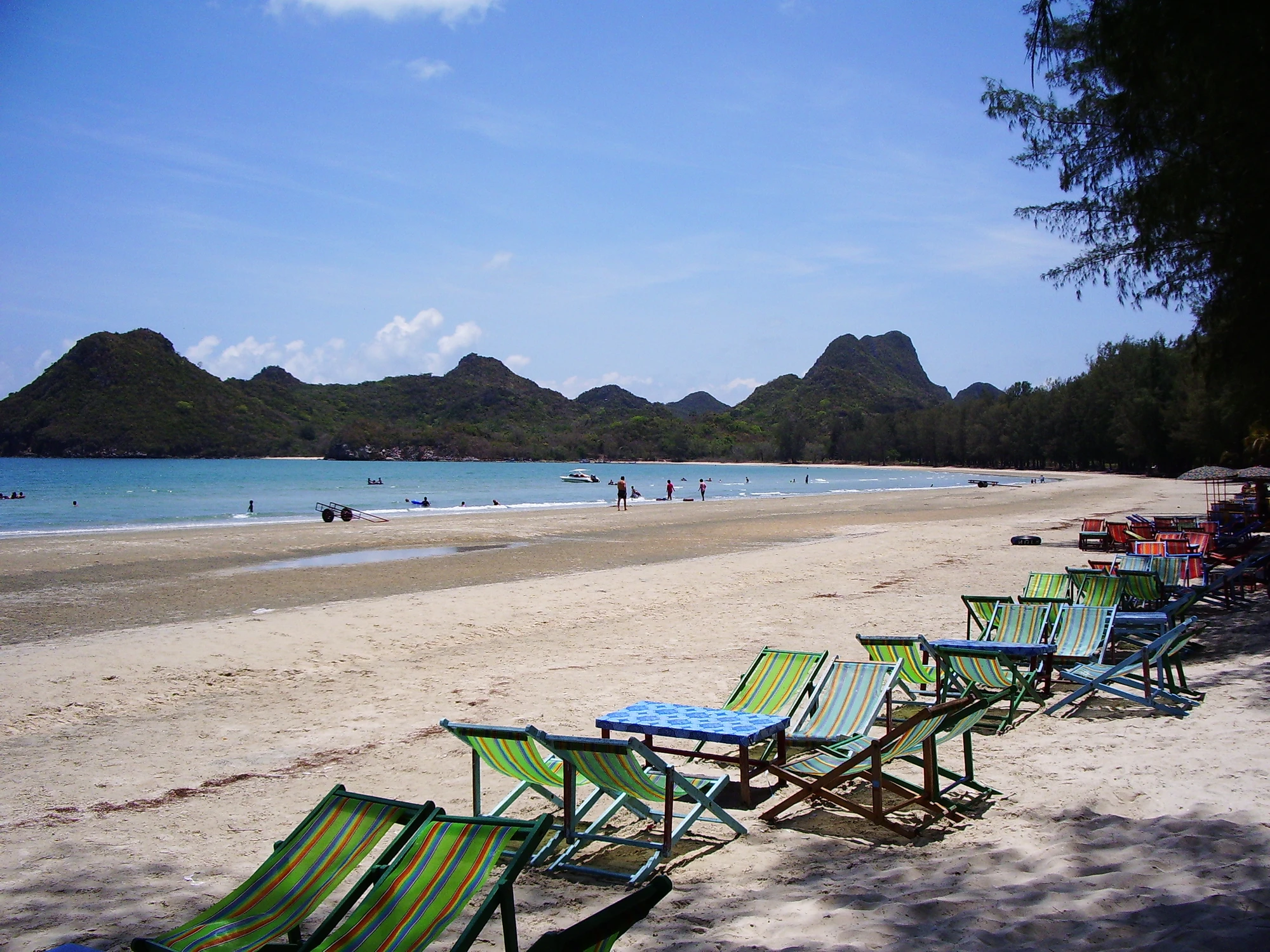 Nu har vi tagit oss ner till stranden i Prachuap Khiri Khan