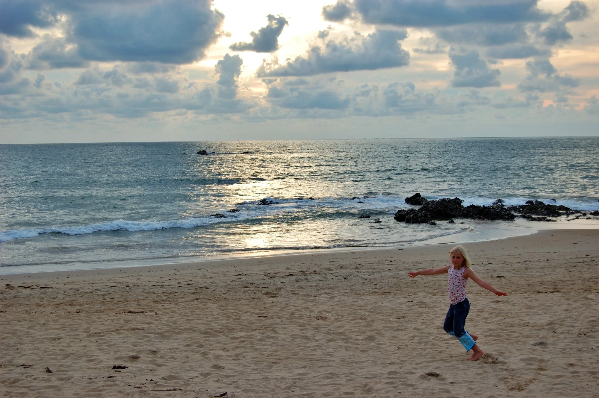Ellie dansar på stranden