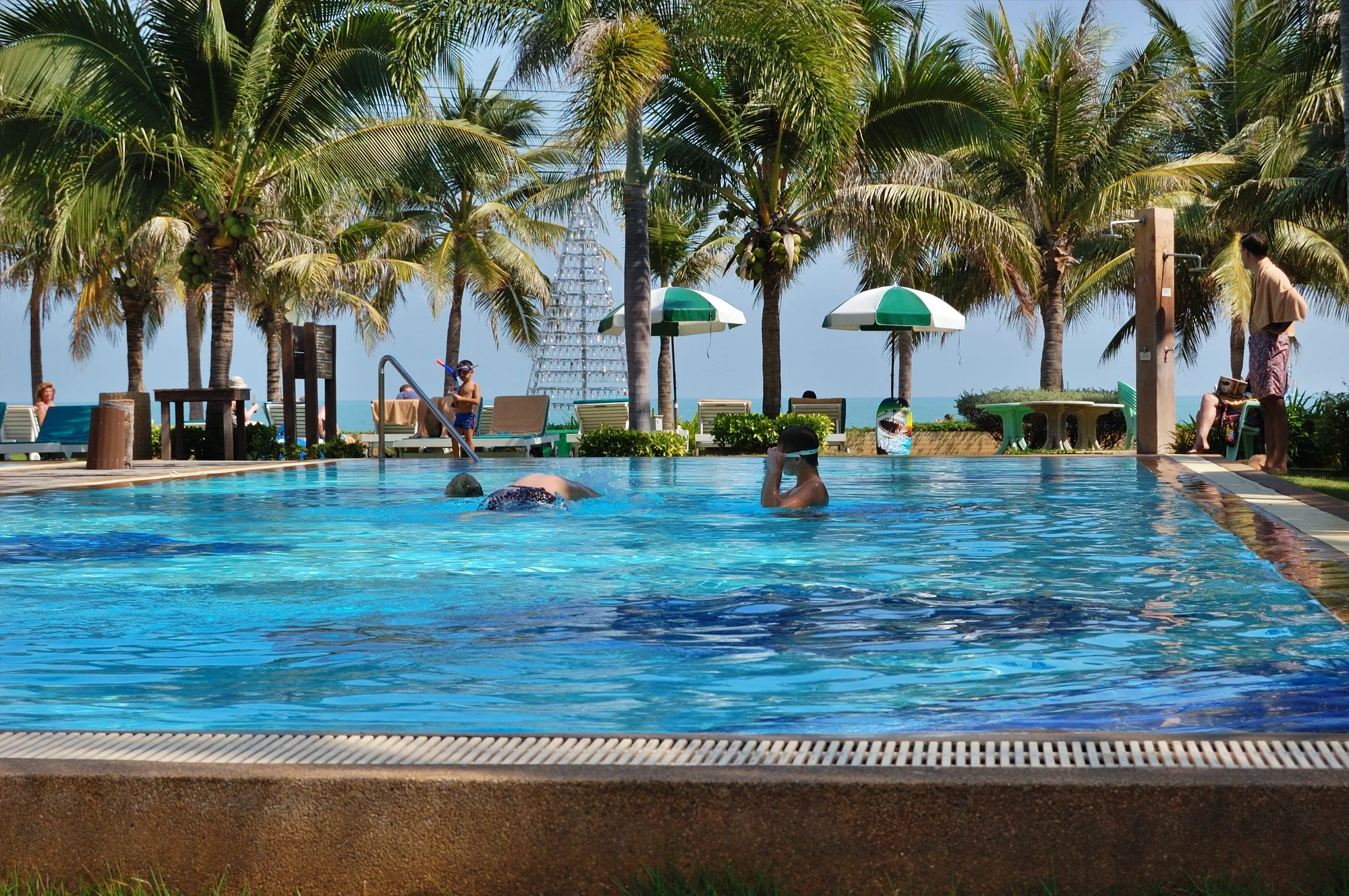 Första morgonen på Dolphin Bay resort, klockan är ca 07.30
