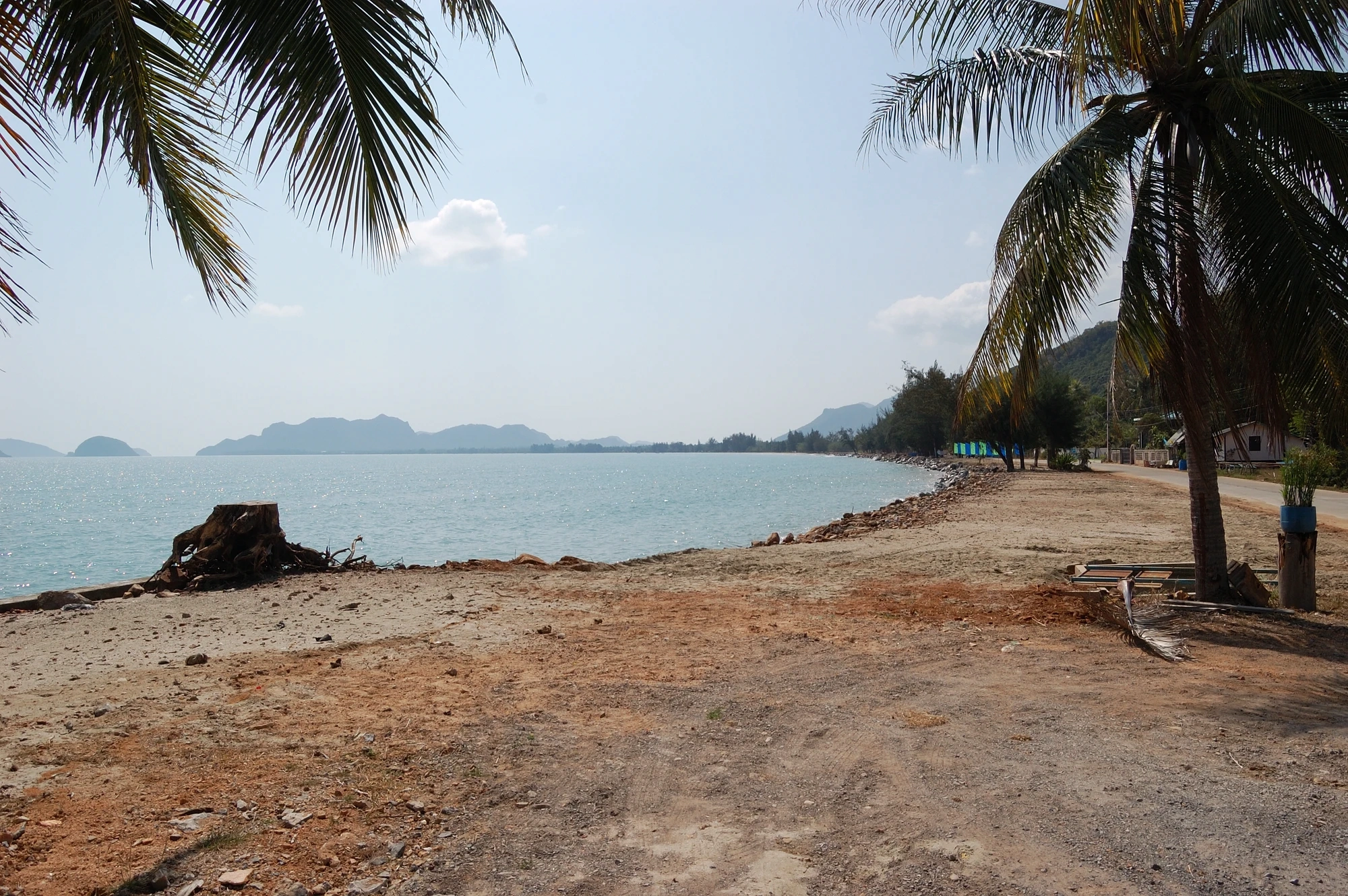 I slutet av Beach Road där vi vände, stranden här kan heta Nong Khao Niao Beach.