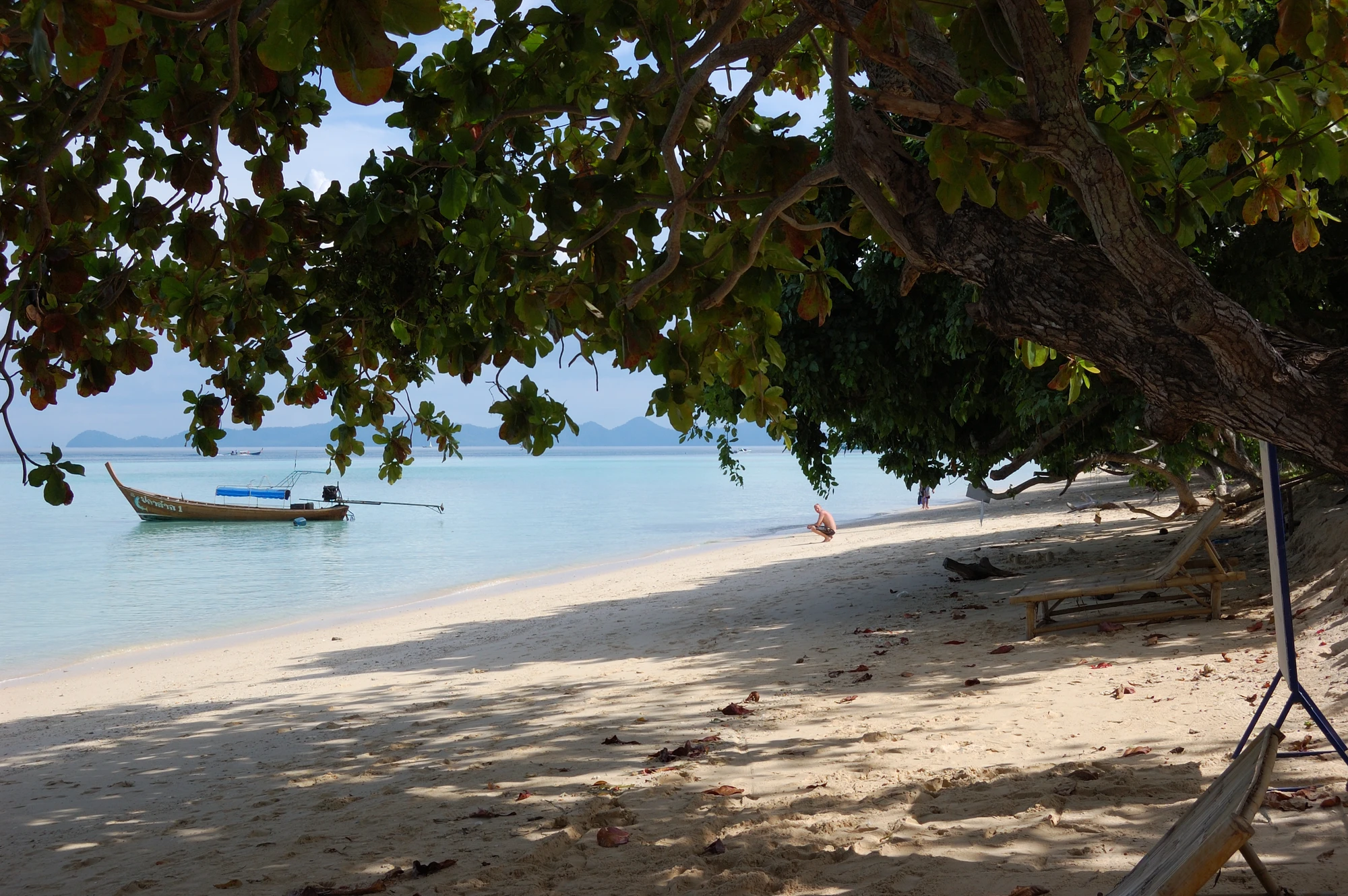 Undertecknad filosoferar på stranden, Koh Kradan