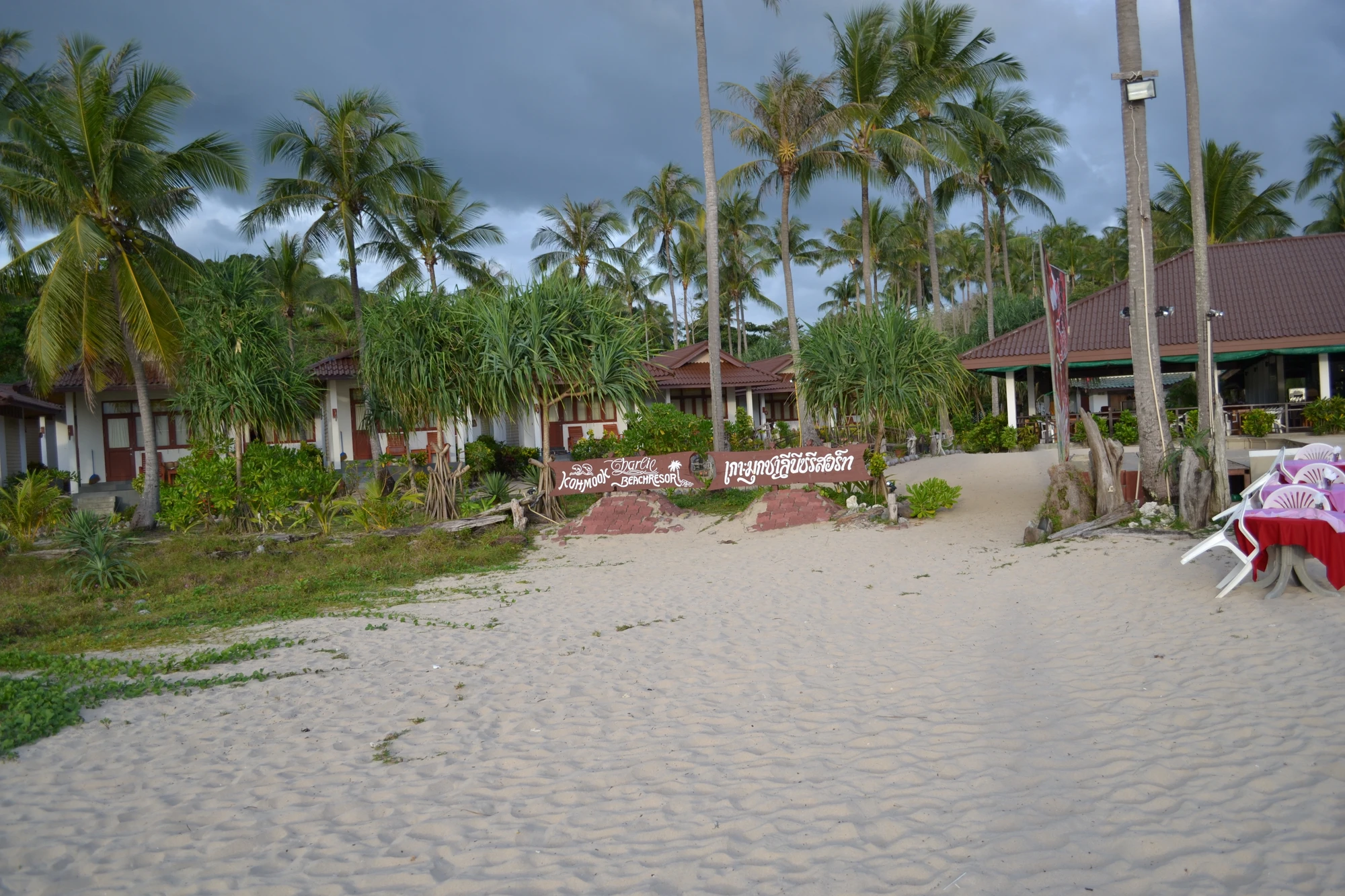 Resorten Charlie Beach Resort som numera är stängd/övergiven Resorten Charlie Beach Resort som numera är stängd/övergiven