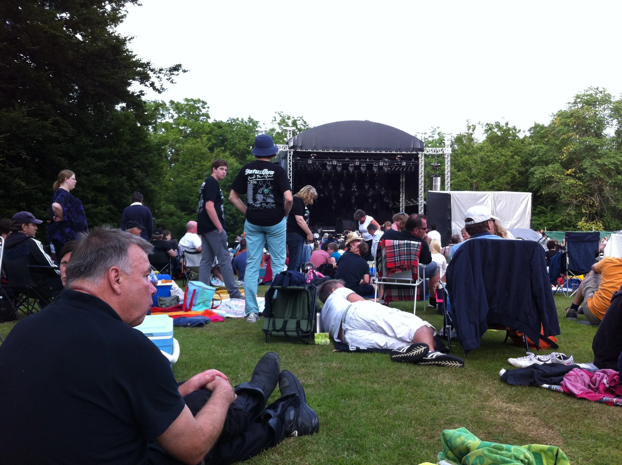 Inför konsert Status Quo, Christinehof Slott