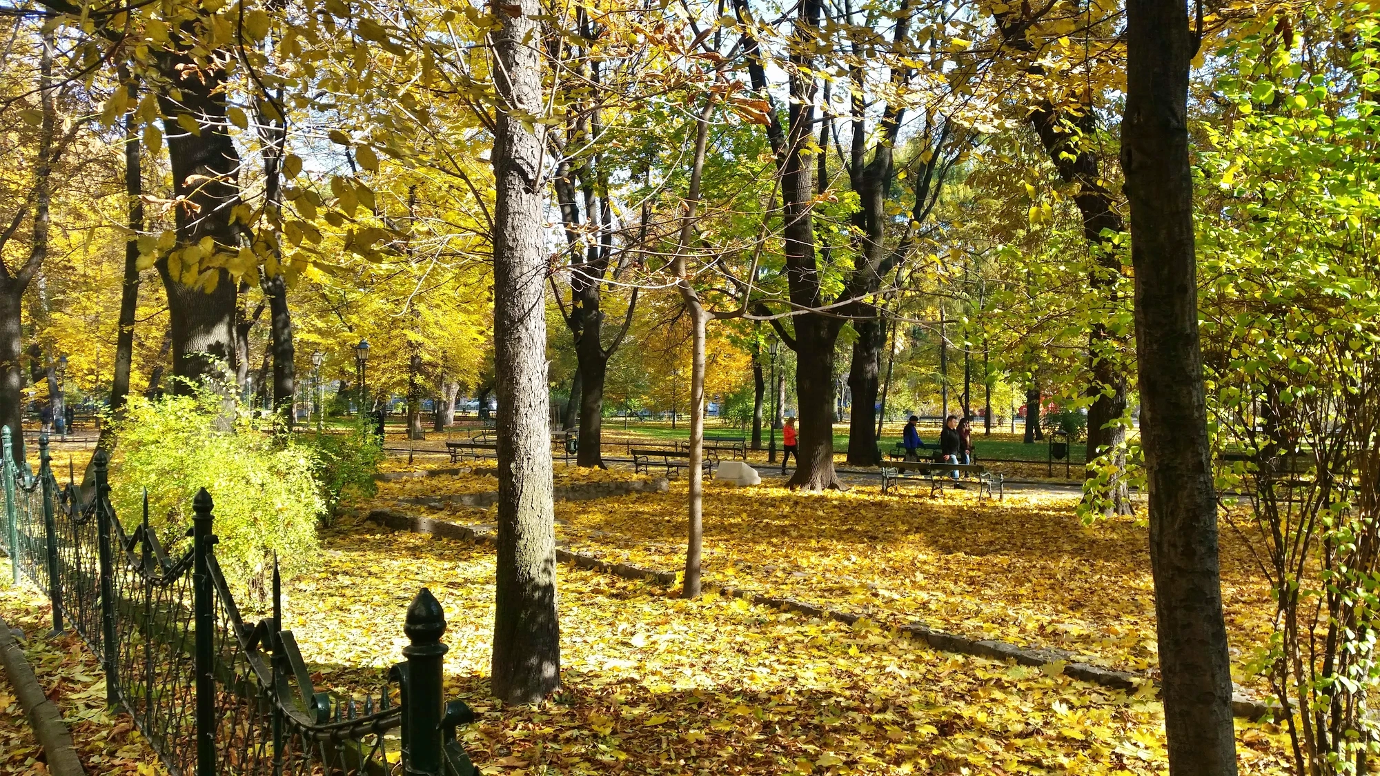 Parkområde utanför muren till Gamla stan