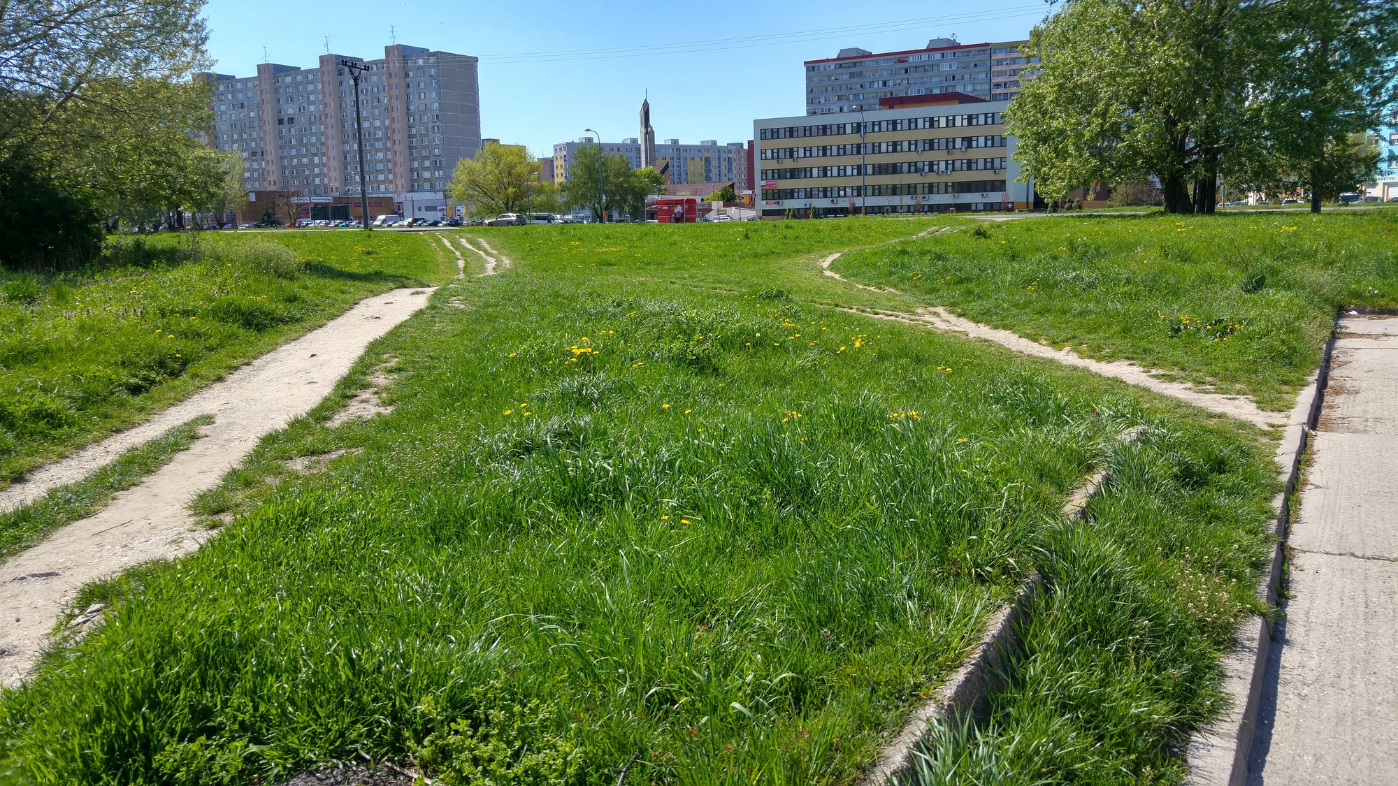 Avslutning på trippen med en ölpaus vid Oáza Draždiak, i den södra delarna av stan som mest består av höghus a la Vårby i Stockhom, men i en helt annan omfattning.