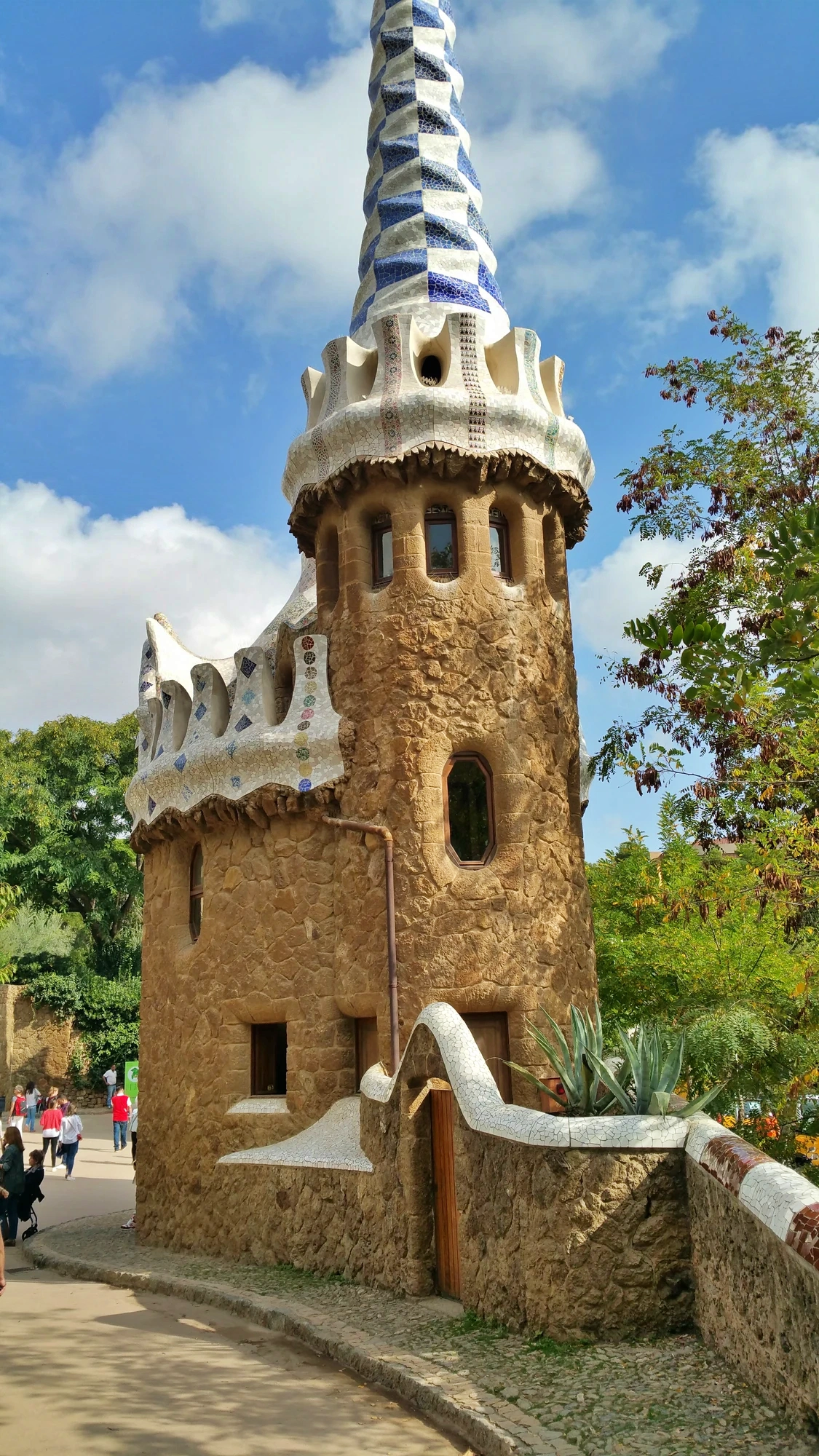 Guell parken, ett måste om man ska besöka Bracelona med fantastiska byggander och fin utsikt över Barcelona