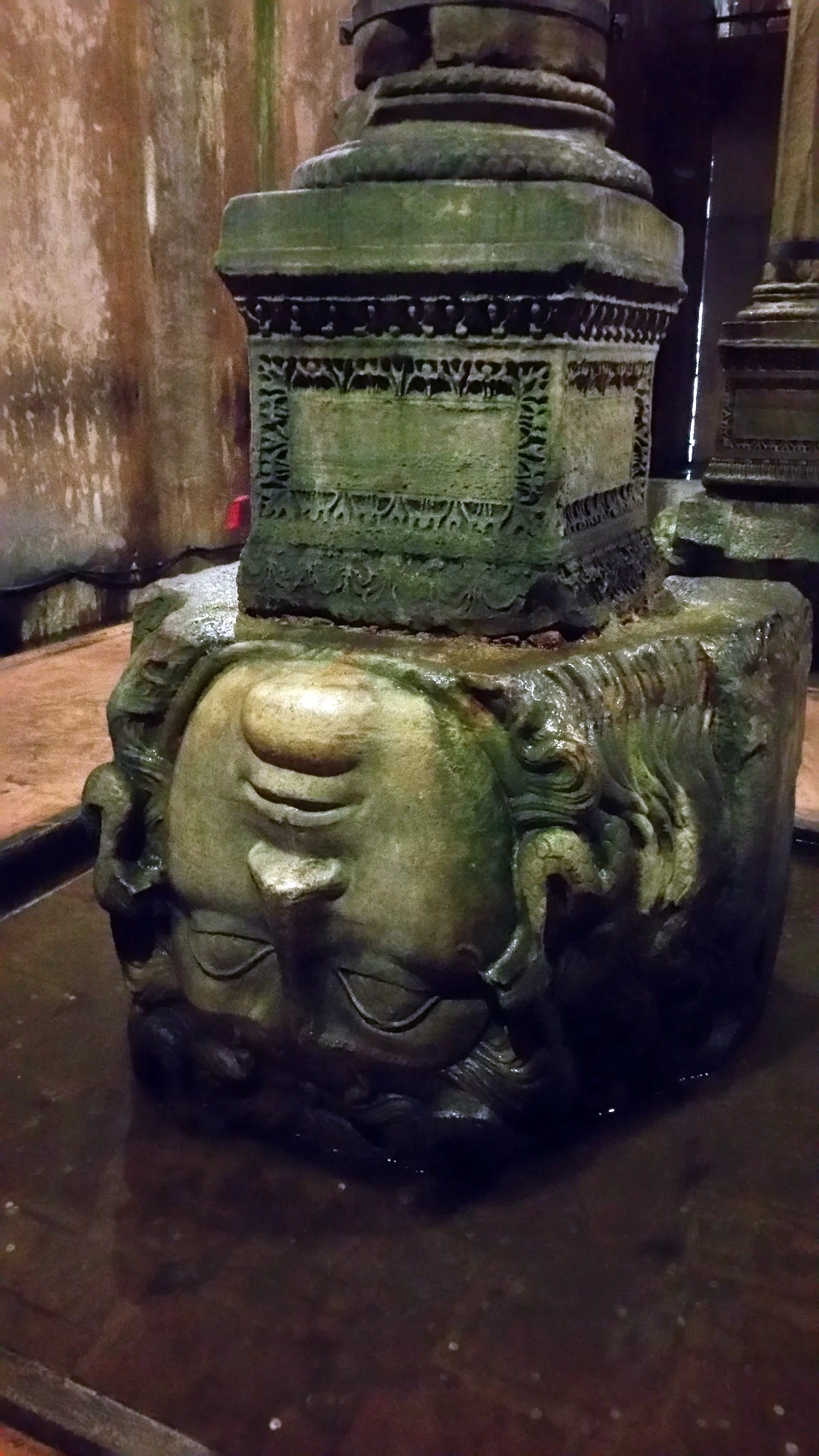 Medusahuvudena, Basilica Cisternen