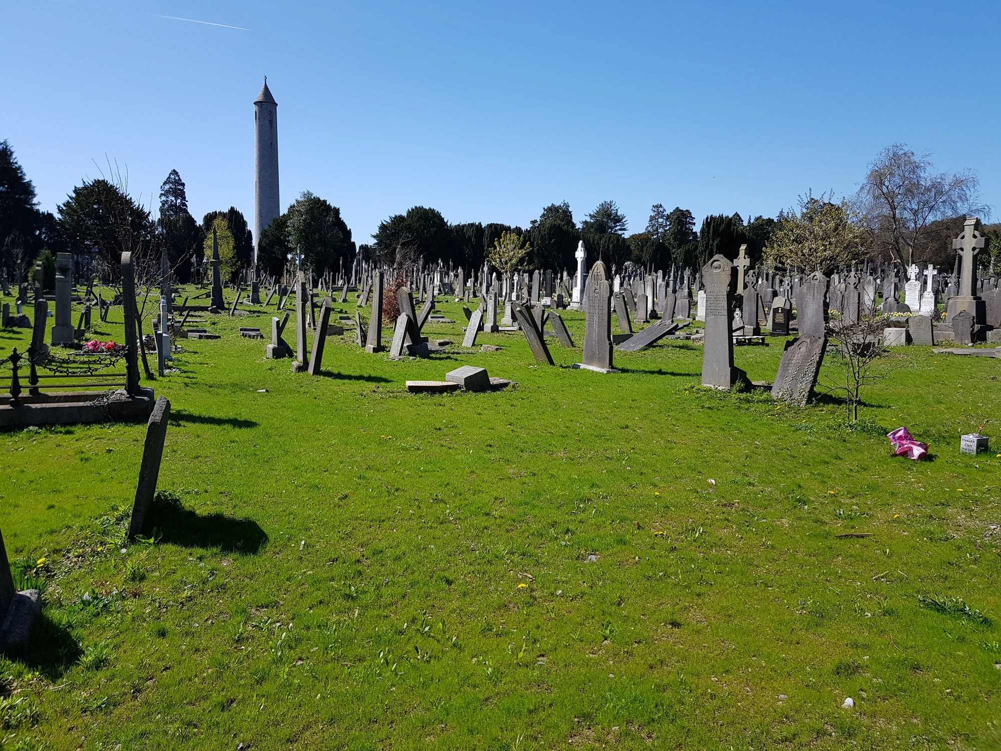 Dag 2, besök på Glasnevin Cemetery En välbehövlig öl efter begravningsplatsbesöket på John Kavanagh The Gravediggers