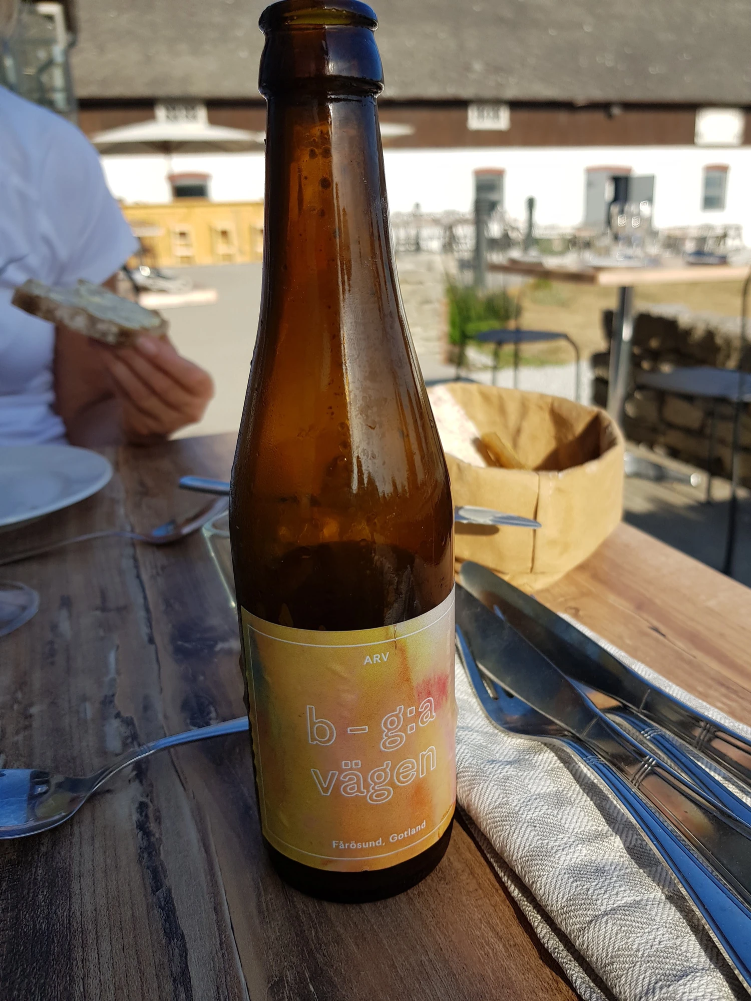 Välbehövlig pilsner efter en del cyklande under dagen. Stora Gåsemora Gård