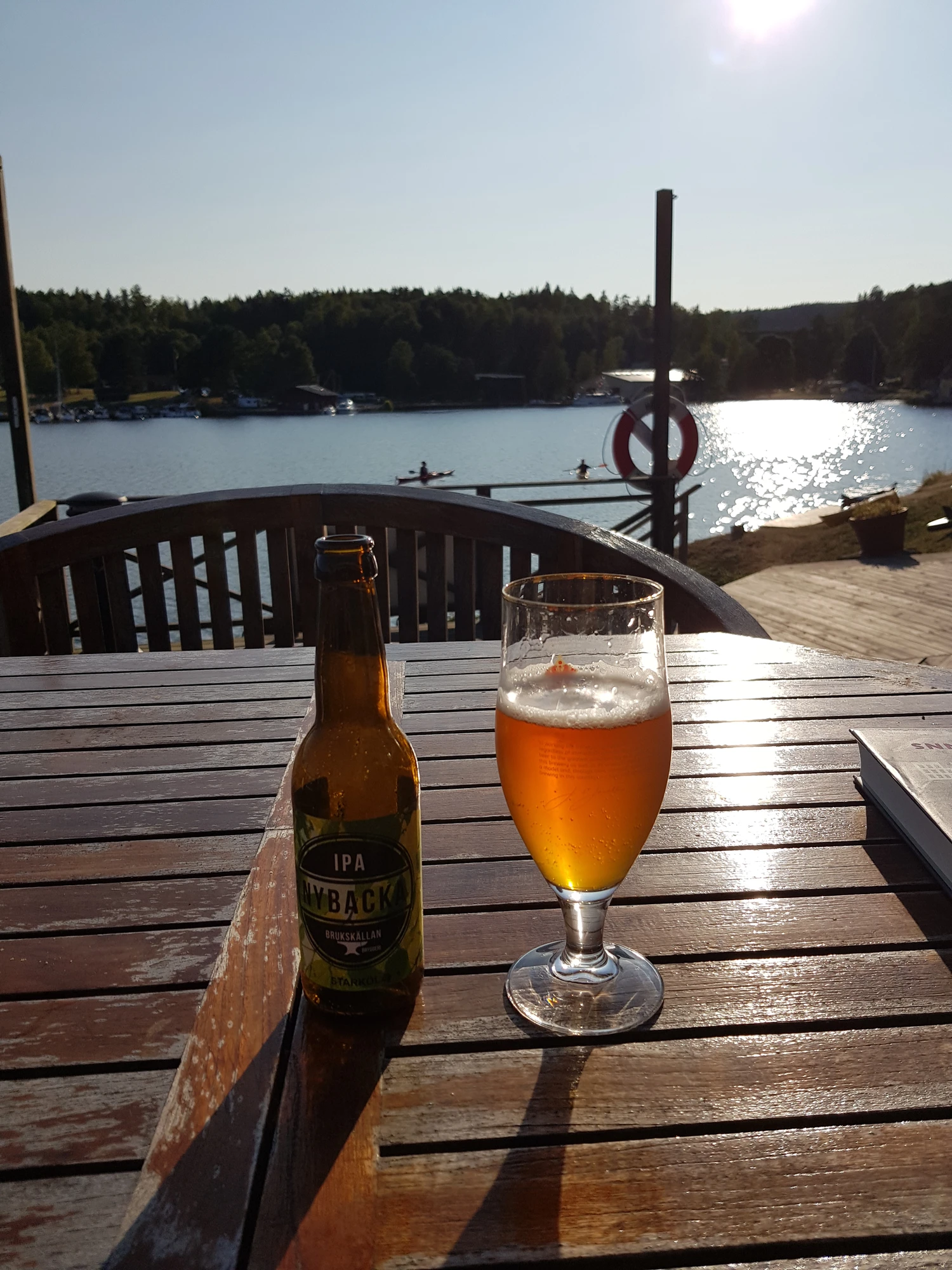 Svalkande öl och utsikt från hotellet