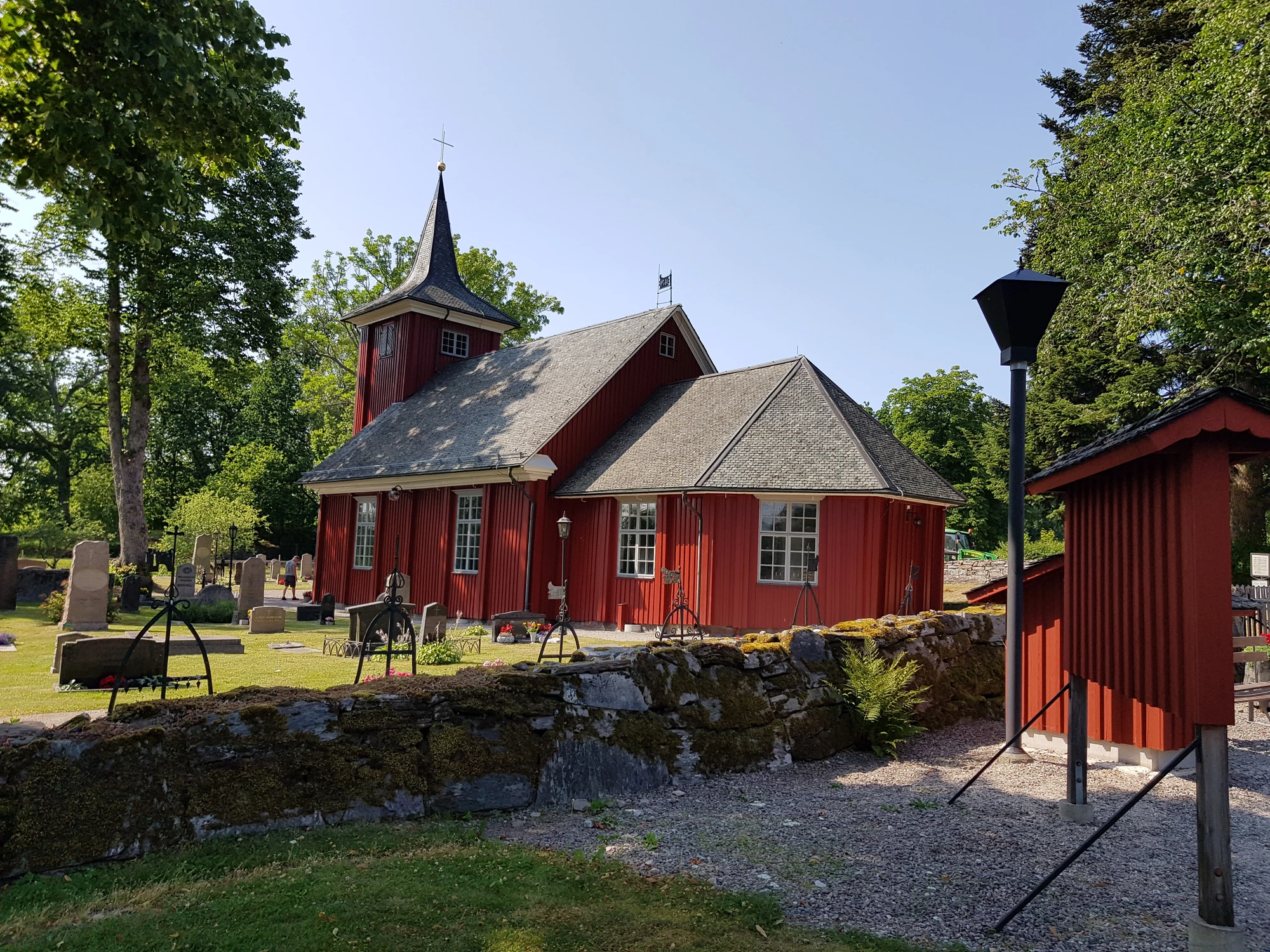 Skålleruds kyrka på väg mot Upperud