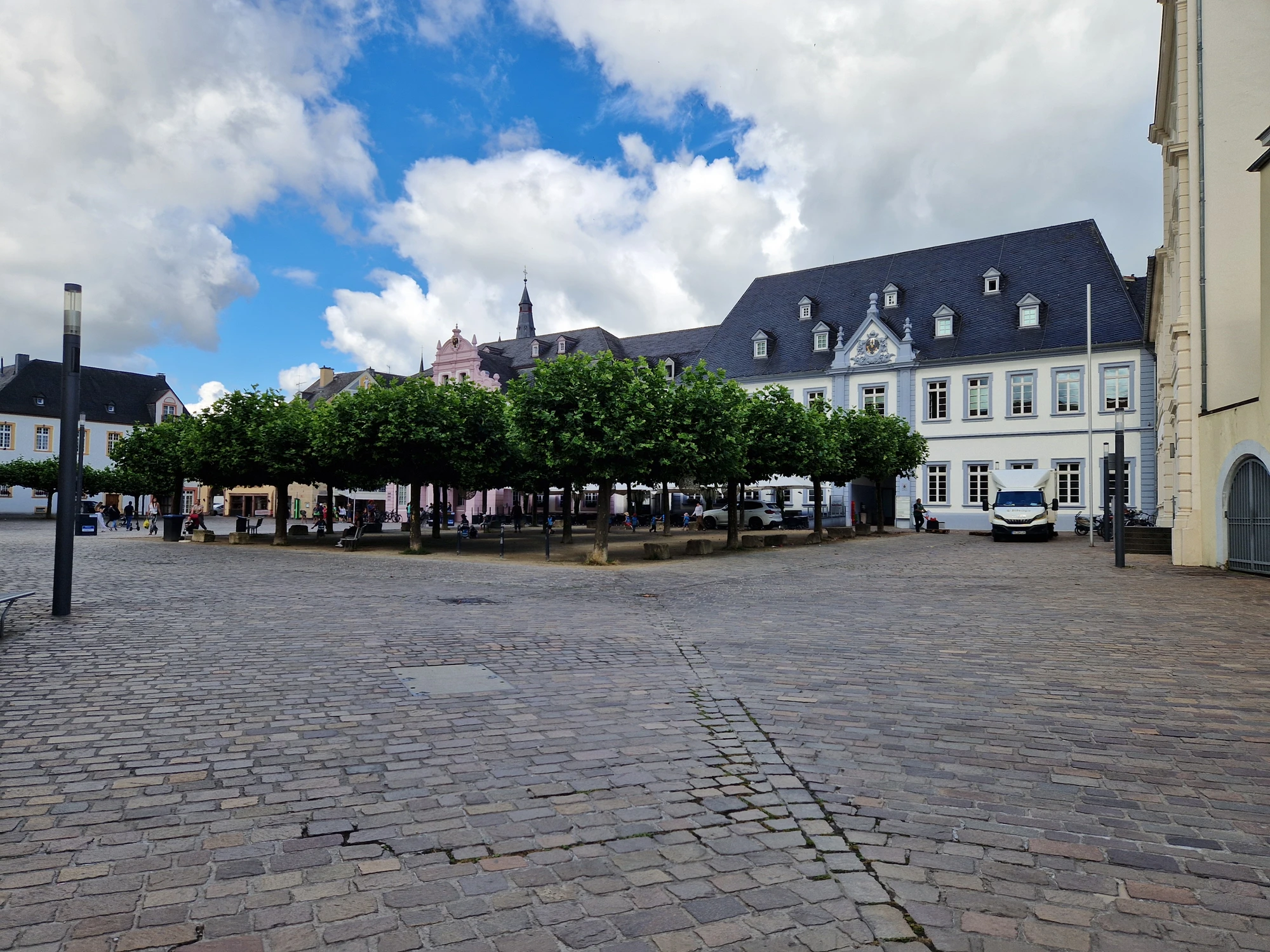 2. Trier