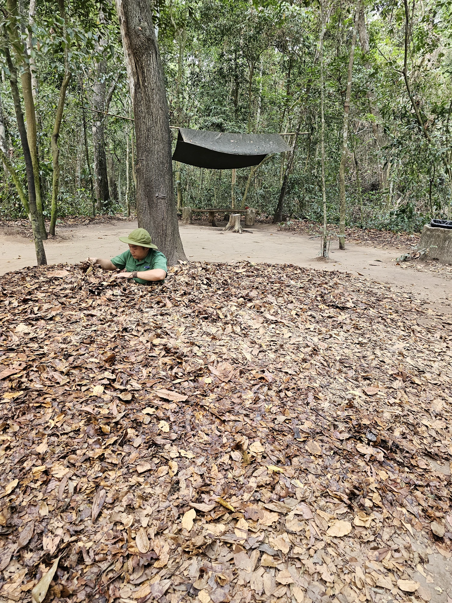Cu Chi tunnlarna