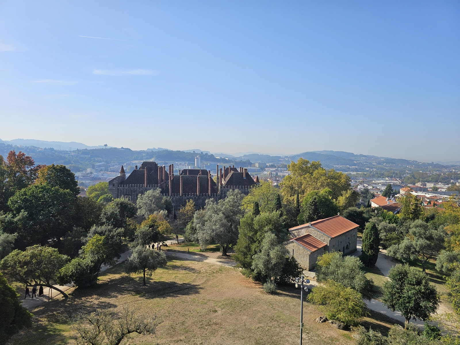 Guimaraes vy från Slottet